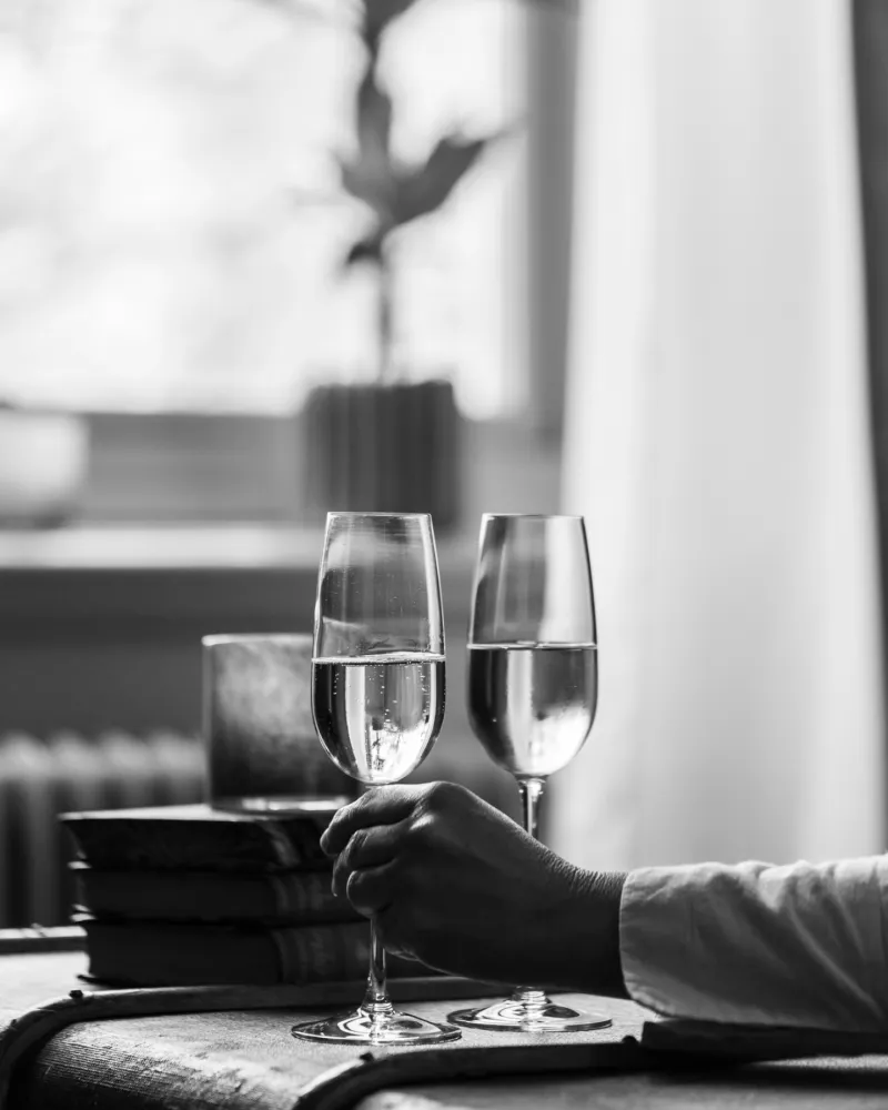 Två glas mousserande vin på Hotell Onyxen